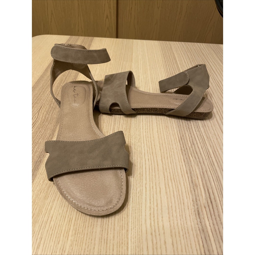Adam Tucker by Me Too sandals Tan‎ Size 8.5